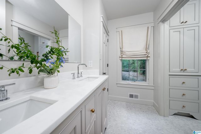 5 RIDGE DRIVE, Mountain Brook, AL 35213