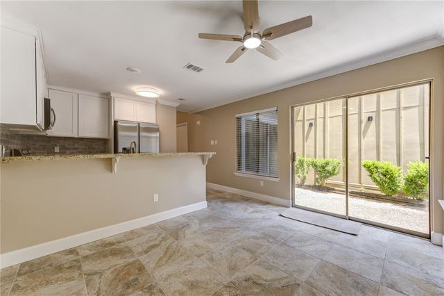 6102 W Airport Boulevard 18, Houston, TX 77035