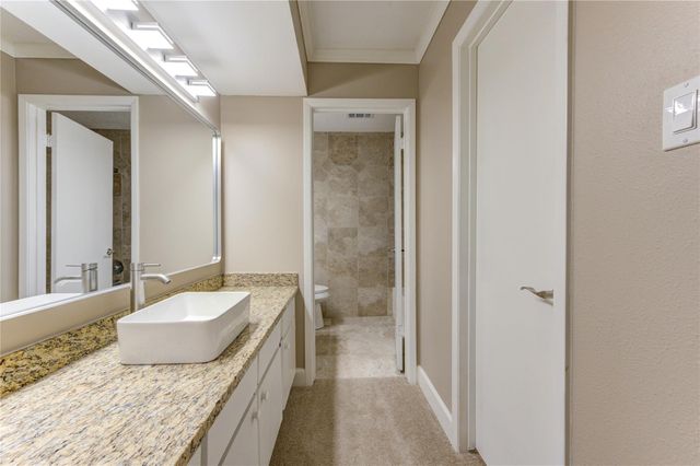 6102 W Airport Boulevard 18, Houston, TX 77035