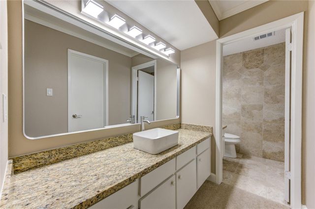 6102 W Airport Boulevard 18, Houston, TX 77035