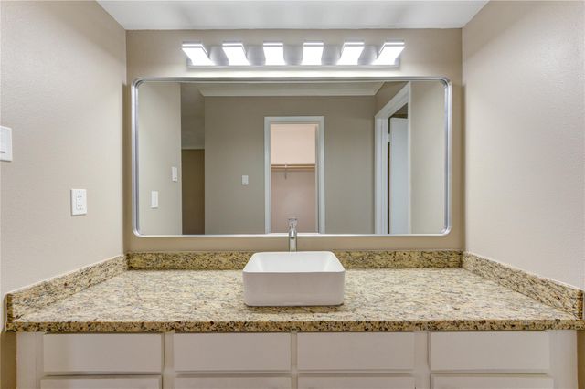 6102 W Airport Boulevard 18, Houston, TX 77035