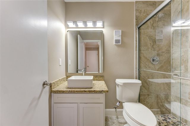 6102 W Airport Boulevard 18, Houston, TX 77035