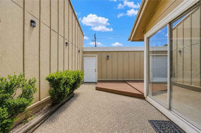 6102 W Airport Boulevard 18, Houston, TX 77035