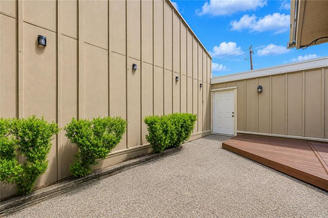 6102 W Airport Boulevard 18, Houston, TX 77035