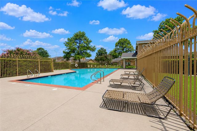 6102 W Airport Boulevard 18, Houston, TX 77035