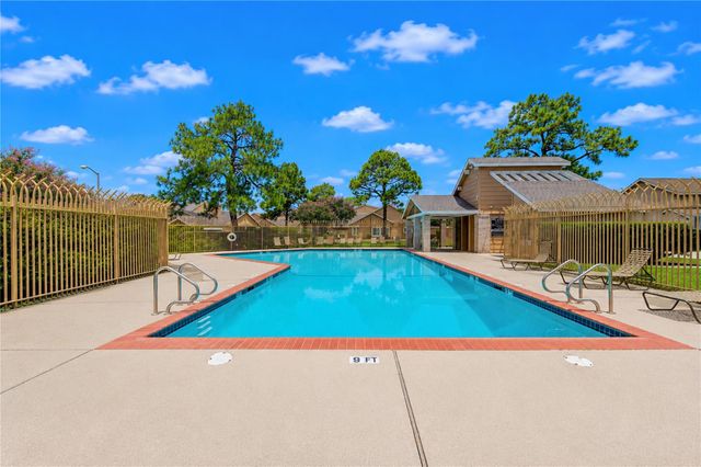 6102 W Airport Boulevard 18, Houston, TX 77035