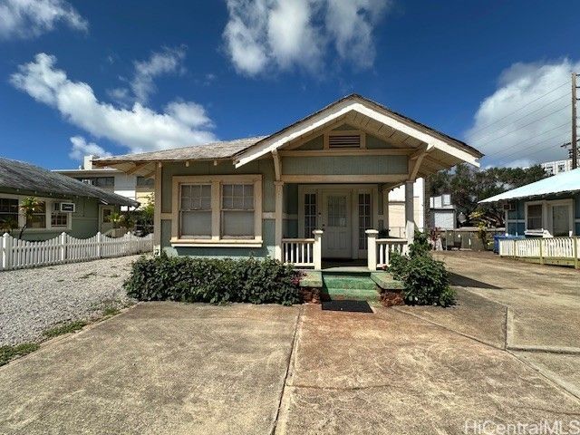 3513 Harding Avenue, Honolulu, HI 96816