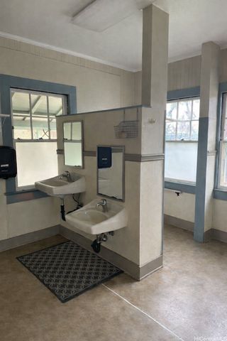 3513 Harding Avenue, Honolulu, HI 96816