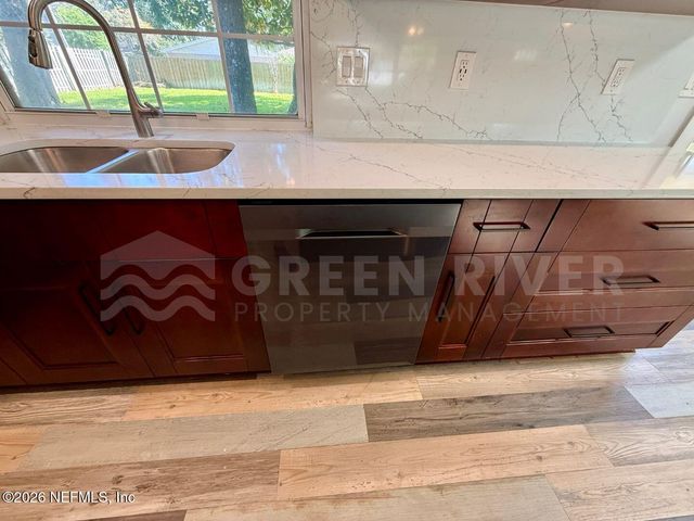 2 FAIRWAY Road, Jacksonville Beach, FL 32250