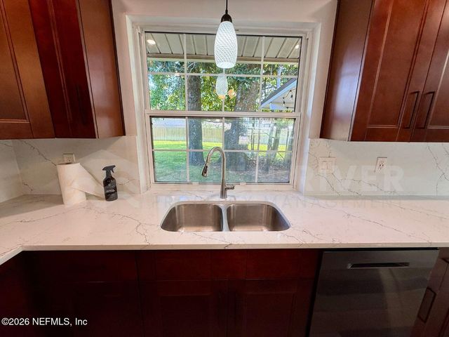 2 FAIRWAY Road, Jacksonville Beach, FL 32250