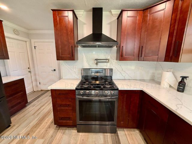 2 FAIRWAY Road, Jacksonville Beach, FL 32250