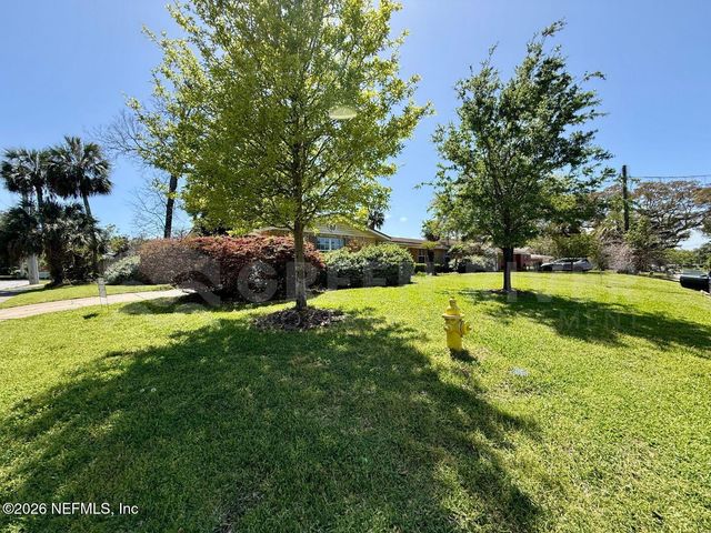 2 FAIRWAY Road, Jacksonville Beach, FL 32250