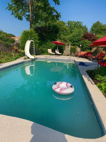 11 Marlboro Lane, East Islip, NY 11730