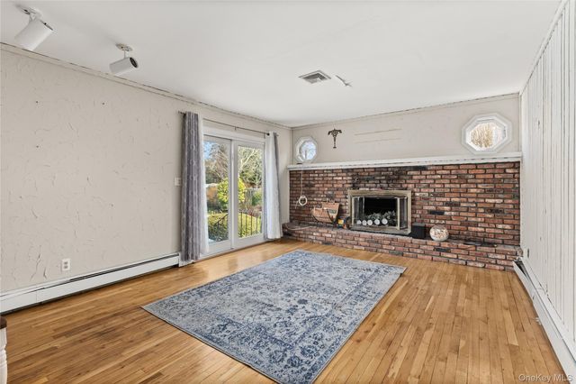 11 Marlboro Lane, East Islip, NY 11730