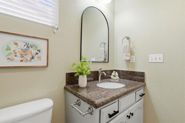 1631 Kamm Avenue, Kingsburg, CA 93631