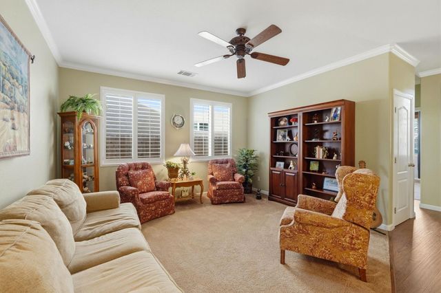 1631 Kamm Avenue, Kingsburg, CA 93631