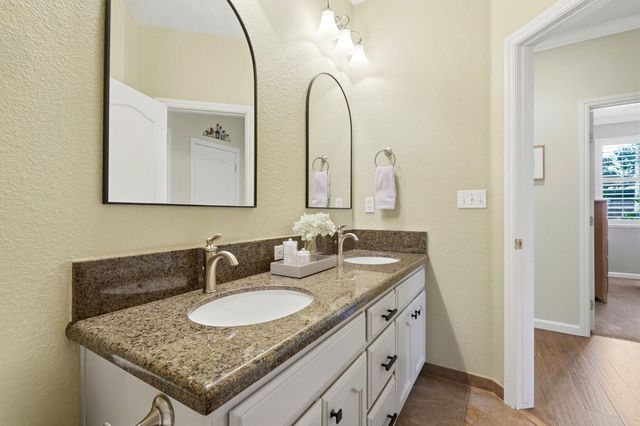 1631 Kamm Avenue, Kingsburg, CA 93631