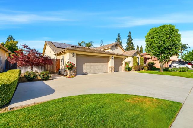 1631 Kamm Avenue, Kingsburg, CA 93631