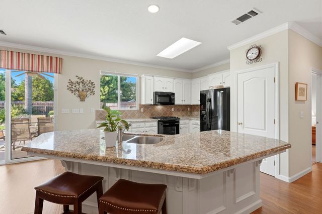 1631 Kamm Avenue, Kingsburg, CA 93631