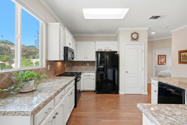 1631 Kamm Avenue, Kingsburg, CA 93631