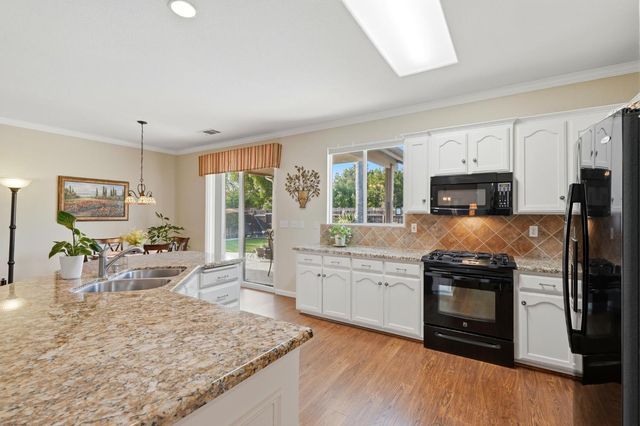 1631 Kamm Avenue, Kingsburg, CA 93631