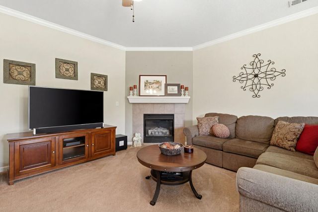 1631 Kamm Avenue, Kingsburg, CA 93631