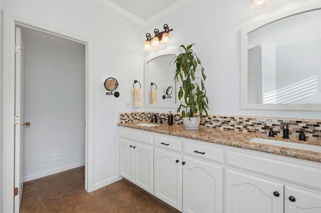 1631 Kamm Avenue, Kingsburg, CA 93631