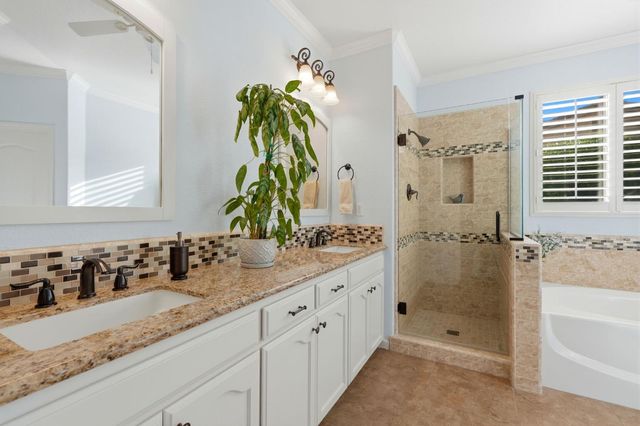 1631 Kamm Avenue, Kingsburg, CA 93631