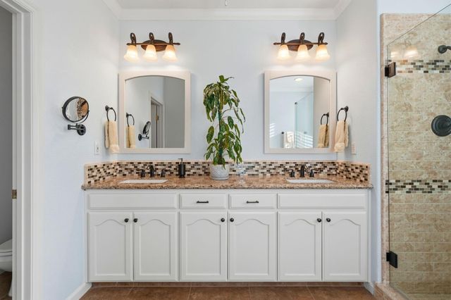 1631 Kamm Avenue, Kingsburg, CA 93631