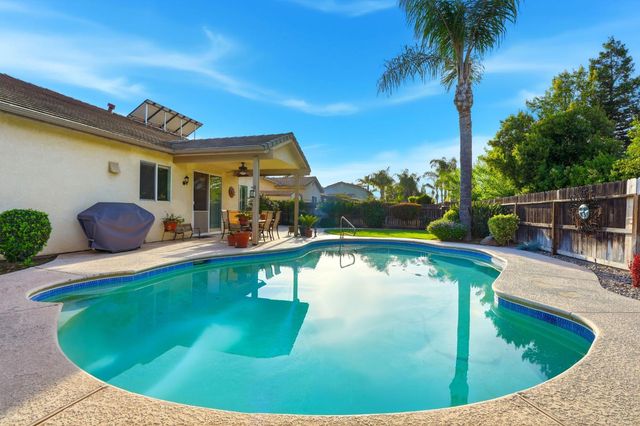 1631 Kamm Avenue, Kingsburg, CA 93631