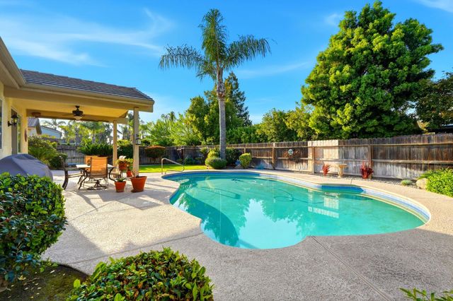 1631 Kamm Avenue, Kingsburg, CA 93631