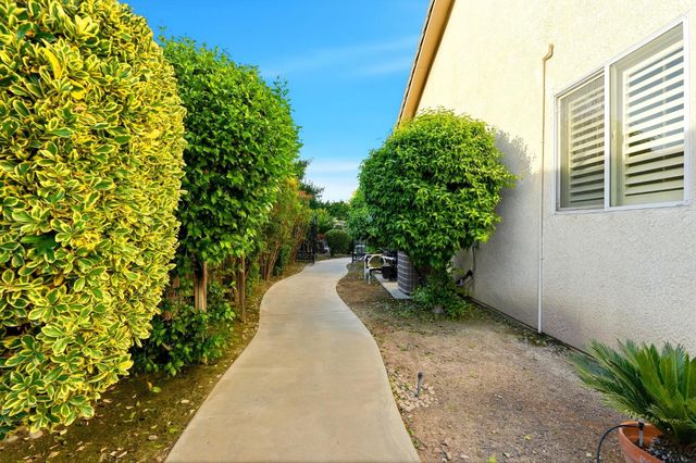 1631 Kamm Avenue, Kingsburg, CA 93631