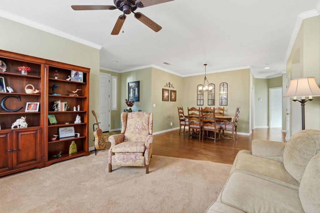 Image 12 of property listing at 1631 Kamm Avenue, Kingsburg, CA 93631