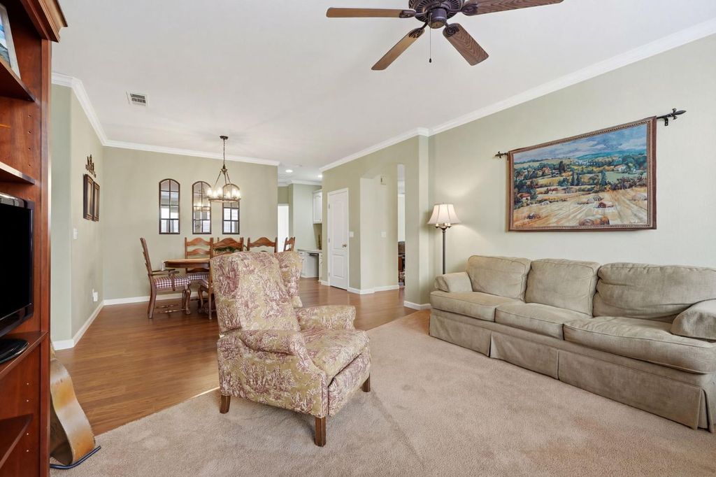 Image 13 of property listing at 1631 Kamm Avenue, Kingsburg, CA 93631