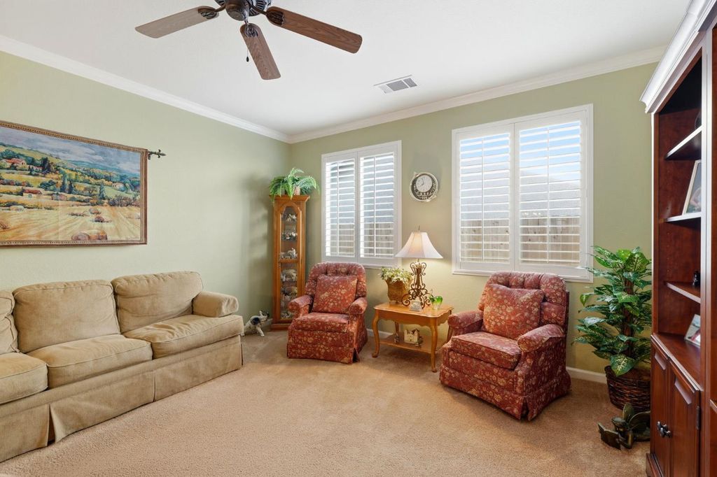 Image 18 of property listing at 1631 Kamm Avenue, Kingsburg, CA 93631