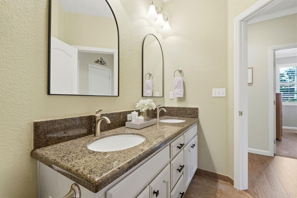 Image 25 of property listing at 1631 Kamm Avenue, Kingsburg, CA 93631