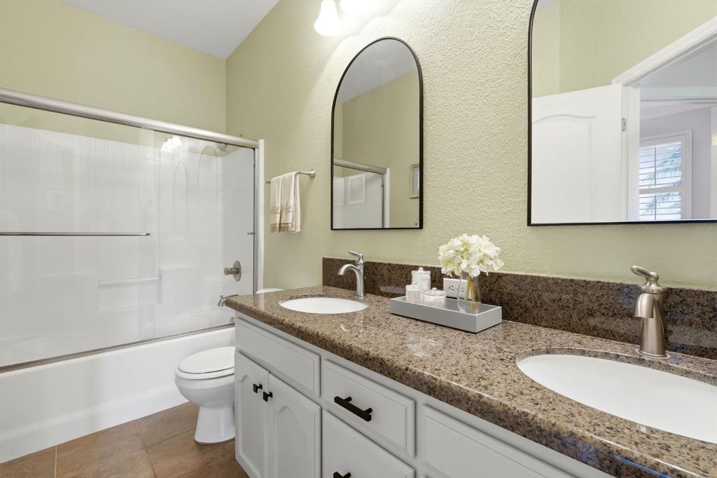 Image 26 of property listing at 1631 Kamm Avenue, Kingsburg, CA 93631