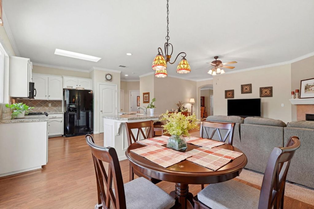 Image 31 of property listing at 1631 Kamm Avenue, Kingsburg, CA 93631