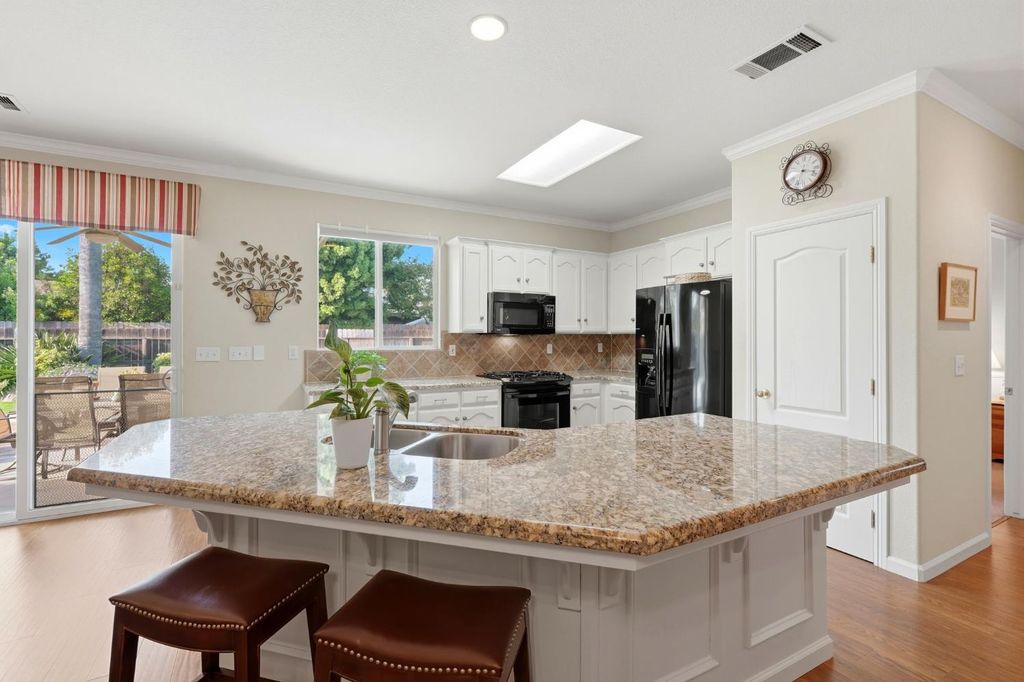 Image 35 of property listing at 1631 Kamm Avenue, Kingsburg, CA 93631