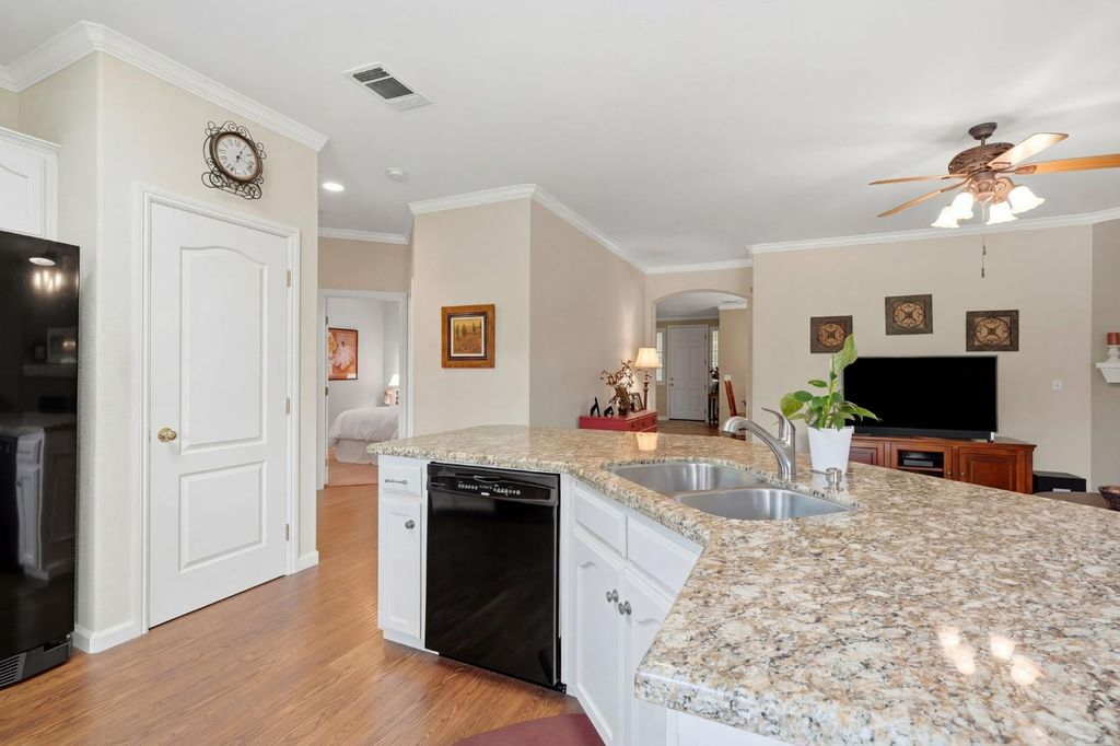 Image 36 of property listing at 1631 Kamm Avenue, Kingsburg, CA 93631