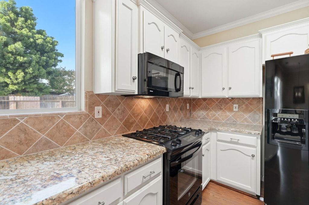 Image 37 of property listing at 1631 Kamm Avenue, Kingsburg, CA 93631