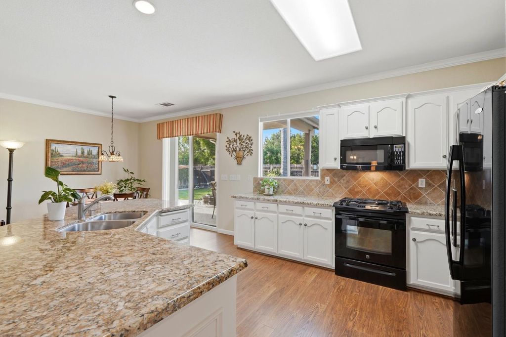 Image 39 of property listing at 1631 Kamm Avenue, Kingsburg, CA 93631