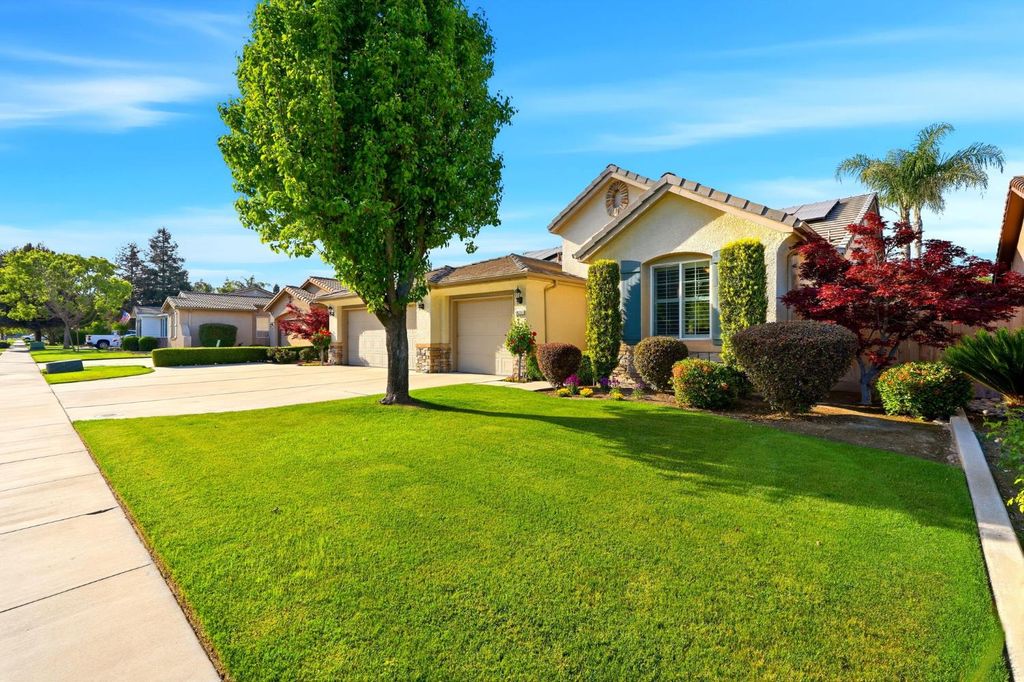 Image 4 of property listing at 1631 Kamm Avenue, Kingsburg, CA 93631