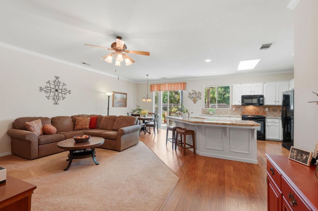 Image 40 of property listing at 1631 Kamm Avenue, Kingsburg, CA 93631