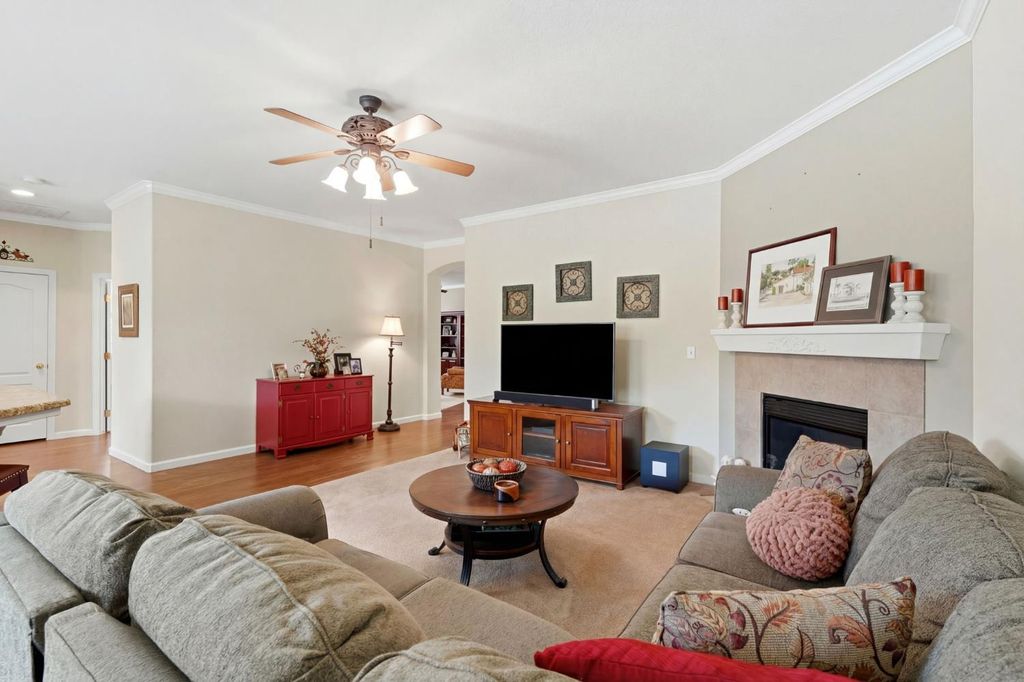 Image 42 of property listing at 1631 Kamm Avenue, Kingsburg, CA 93631