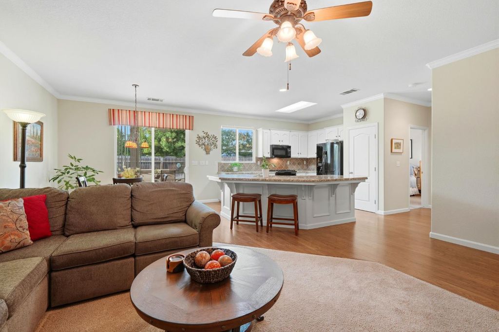 Image 43 of property listing at 1631 Kamm Avenue, Kingsburg, CA 93631