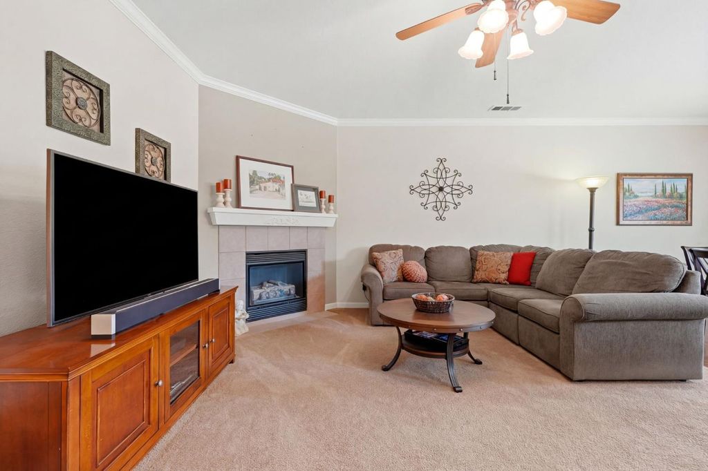 Image 44 of property listing at 1631 Kamm Avenue, Kingsburg, CA 93631