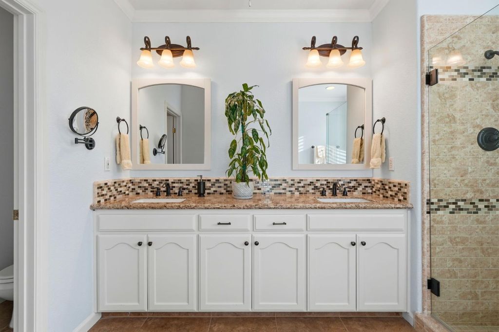 Image 51 of property listing at 1631 Kamm Avenue, Kingsburg, CA 93631