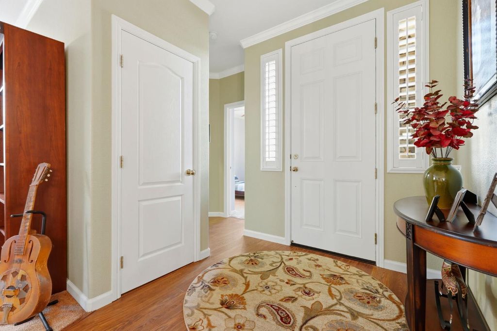 Image 6 of property listing at 1631 Kamm Avenue, Kingsburg, CA 93631