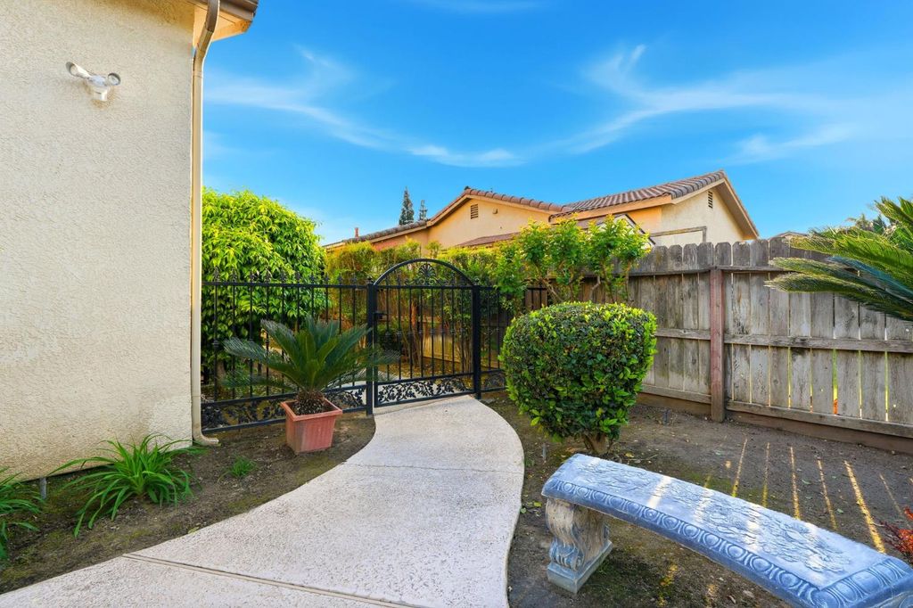 Image 63 of property listing at 1631 Kamm Avenue, Kingsburg, CA 93631